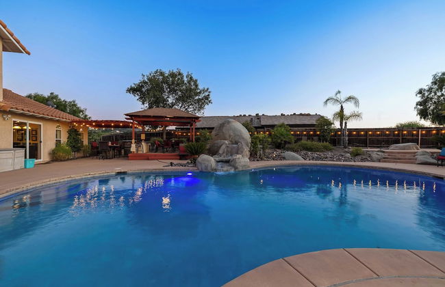 Chardonnay Charm by Avantstay Luxe Group Retreat w/ Pool Mins to Wineries - Foto 36