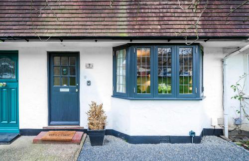 Cozy 3 Bedroom Terrace Cottage in Epsom - Photo 52