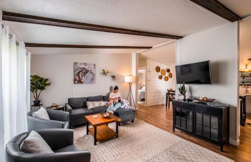 Renovated Bungalow Getaway - Foto 13