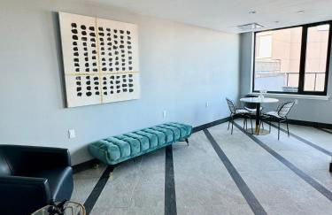 Peaceful Quiet Spacious New Modern Penthouse 3-Bedroom Apartment with a Balcony - Foto 20
