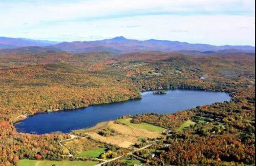 Spacious Lakefront Retreat w/Stunning Views - Foto 5