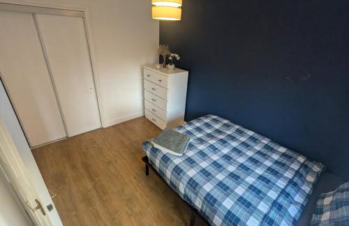 Spacious and Elegant Home with a Beautiful Garden - Foto 14