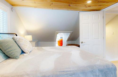 Walk to Beach and Dtwn East Tawas! Lake-View Retreat - Foto 16