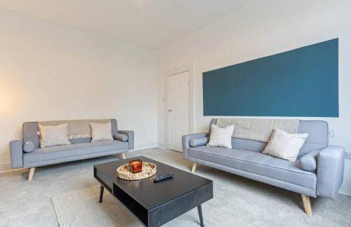 Beautiful House - Sleeps up to 7 - Free Parking, Fast Wifi and Smart TV by Yoko Property - Foto 8