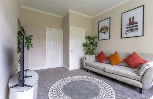 4 Bedrooms Homely House - Sleeps 6 Comfortably with 6 Double Beds,Glasgow, Free Street Parking, Business Travellers, Contractors, & Holiday-Goers, Near All Major Transport Links in Glasgow & City Centre, Perfect for Common Wealth Games 2026 - Foto 45