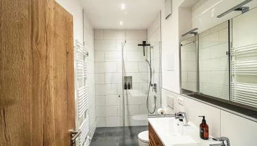 Deluxe-Wohnung in Wasserburg Bahnhof - 94m2 - Smart TV - Terrasse - NEU - Foto 4, Shower