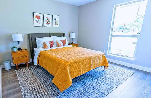 Sparkling Pool Retreat Near Legacy West by Vacation Your Way - Foto 36