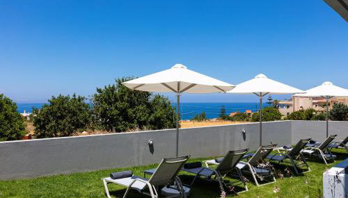 Evilio Suites, Inspired Family Retreat with Pool, Βy ThinkVilla - Foto 5, Garden, sunbed