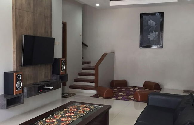 Villa Fahim 1 Puncak 4 Bedroom - Photo 8