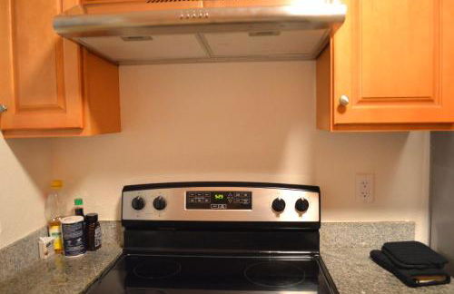 Modern 3 Bedroom Suite with AC for Family and Work group - Photo 30