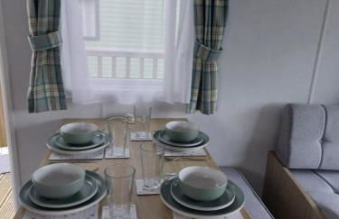 Woofles Luxury Caravan at Knaresborough Lido - Foto 23