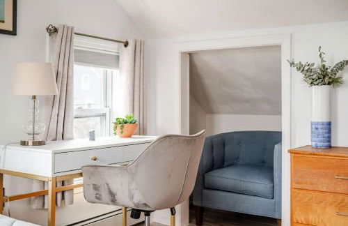 NEW! Family-Friendly Getaway -1 Mi to Dtwn Salem w Roof Deck & Tiki Bar - Foto 44