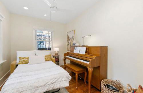 Maple Courtyard - Old Town with King Suite & Piano - Foto 25