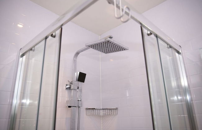 Milton House Studio Apartment Suites - Photo 34