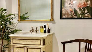 Historic Apartment near the Castle, 5 min from train station - Photo 4