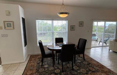 Gorgeous condo with pool view in walking distance to Siesta Key Beaches - Foto 6