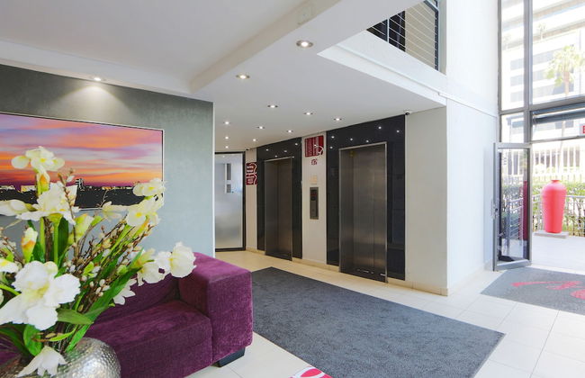 Prestige Apartment Sandton at Westpoint - Photo 4