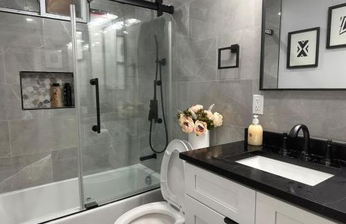 85a Charming Boston Base, 3BR, 2BA Ideal for Families - Foto 26