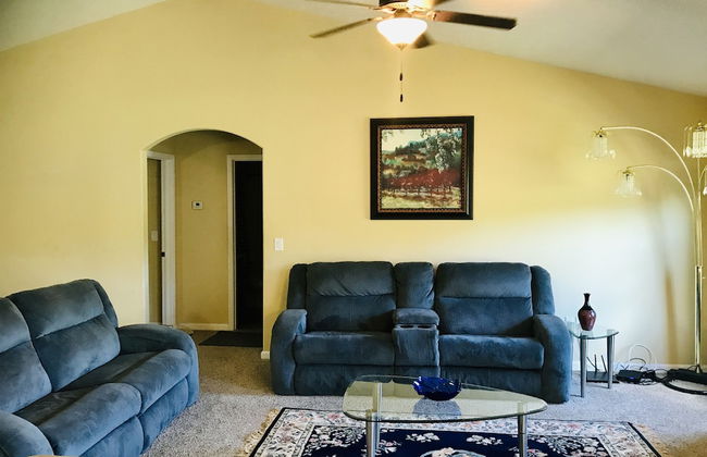 Spacious 3 BR Ranch House W Patio Yard in a Quiet Suburb - Foto 18