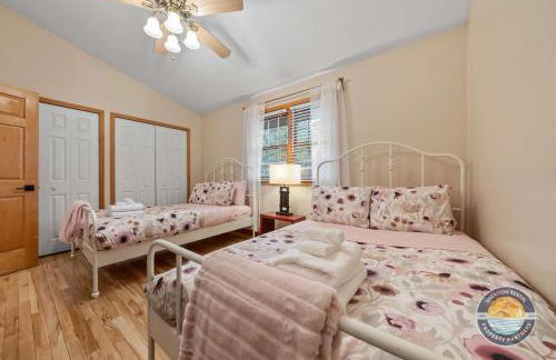 New Lake Como Retreat with Bar and Pool Table - Foto 18