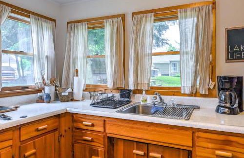 Steps to Lake and Public Boat Ramp Edinboro Cottage - Foto 10