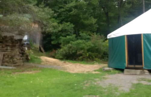 Charming Yurt Rental Nestled in the Forest near Friendsville, Maryland - Foto 13