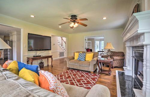 Pet-Friendly Suburban Escape with Deck and Grill! - Foto 7