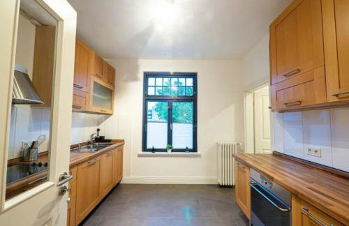 Große Monteurwohnung in Villa – 4 Zimmer, WLAN, TV, Küche – Ahrensburg Nähe Hamburg - OD06b - Foto 18