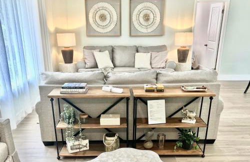 Spacious 4BR/3BA pool home, stylishly decorated - Foto 4