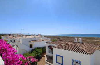 The Swallow's rest beach house - Meia Praia - Foto 20