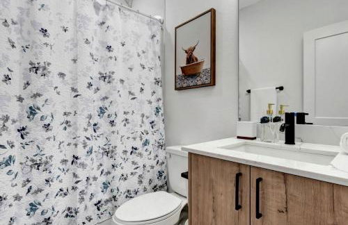 Elegant 3BR Home w/ Rooftop • 5 min to Downtown - Foto 41