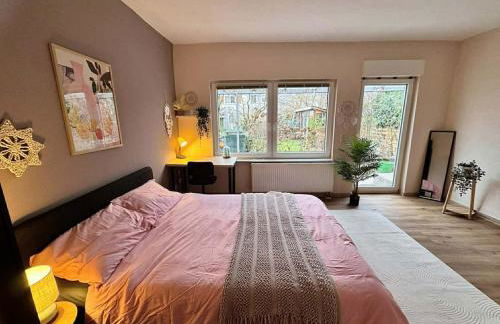 Near Messe, Airport, City Center with Private Garden and Parking - Foto 13