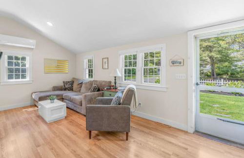 Cottage Oasis by Lake with Kayaks Fire Pit and a Huge Yard - Foto 12