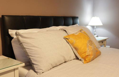 Modern 1 Bedroom Apartment Free Parking WiFi Near City Centre - Photo 13