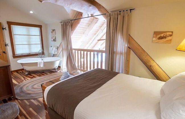 Snow Creek Cabins by Fernie Lodging Co. - Photo 24