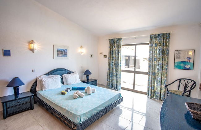 Joana Stunning Villa IS A 10 MIN Walk TO THE BEA - Foto 19