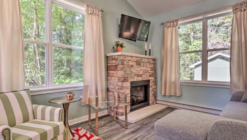 16 Mi to Ski Slopes! Creekside Poconos Cottage - Foto 5