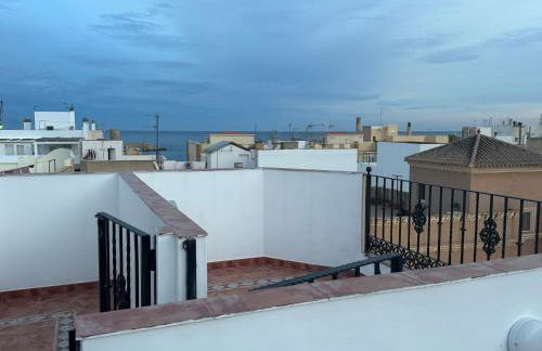 Precioso y luminoso apartamento junto al mar y playa en Garrucha 1B - Foto 8