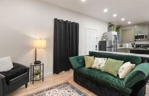 The WorkNest Stylish Stay w Desk & Fast Wi-Fi - Foto 5