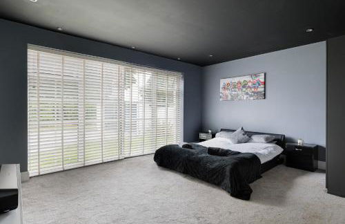 Mereside House Private Pool Retreat - Photo 31