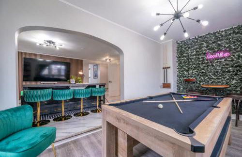 Pool Table, Arcade, Darts, 3 Car Garage, Sleeps 20 - Photo 23