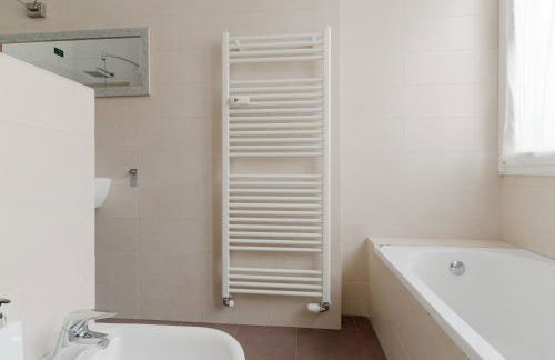 GuestHost - Milano Bright Apartment with parking - Foto 25