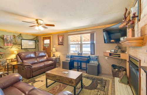 Waterfront Bull Shoals Lake Cabin with Deck and Views! - Foto 6