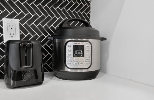 LUX Retreat Home with Yard - Foto 75