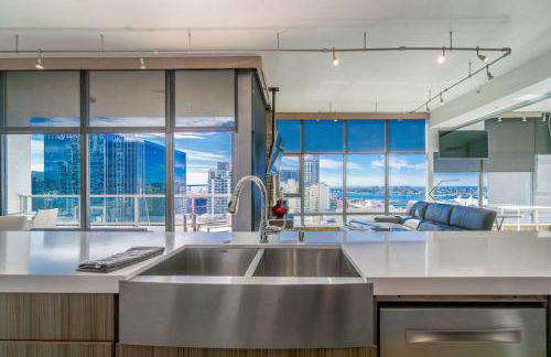 Cityscape Elegance with Water Views - Foto 22