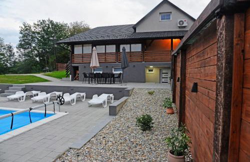 Natura Lux Holiday House with Pool and Jacuzzi - Foto 51