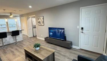 Spacious 2BR Apt with Balcony and 2 King Beds Sleeps 6 - Foto 2