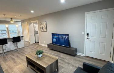 Spacious 2BR Apt with Balcony and 2 King Beds Sleeps 6 - Foto 2