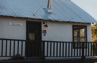 Secluded rustic 2-bedroom cabin on nature retreat - Photo 10