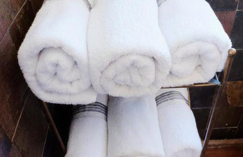 Luxurious sky loft with giant soaker tub, steam room, views - Foto 34